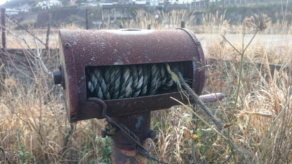 錆びたロープ巻き取り機