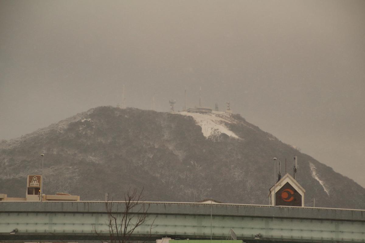 雪の皿倉山