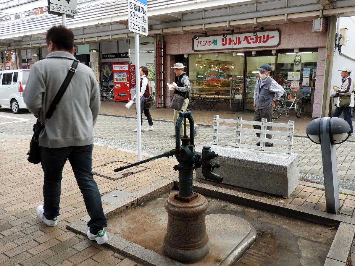 若戸渡船の両岸で（写真はおもに若松側）