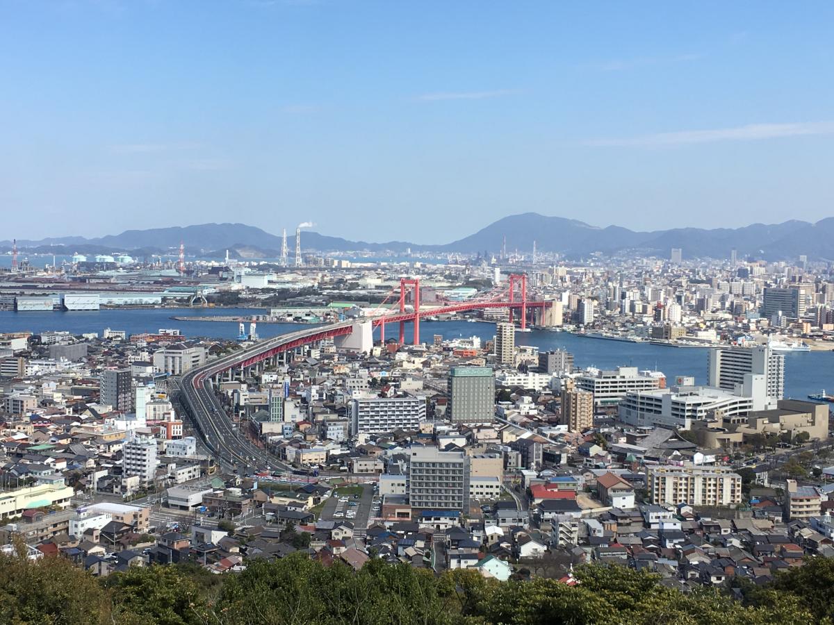 若松の昼と夜の景色