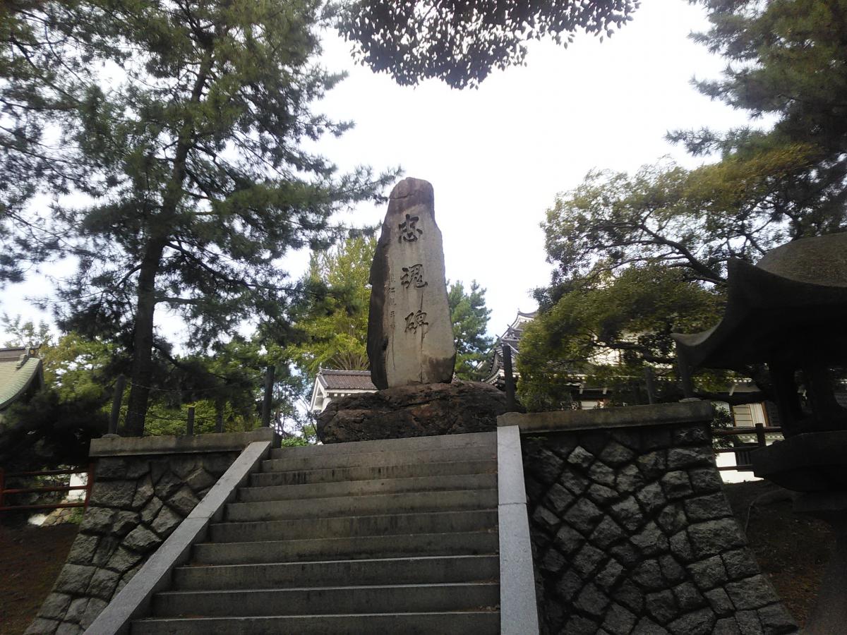 忠魂碑：勝山公園（慰霊碑）