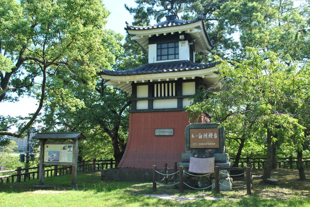 白洲灯台・岩松翁記念塔：勝山公園（記念物）