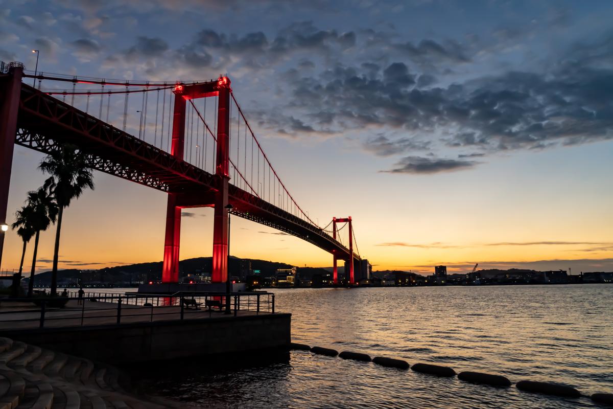 夕暮れの若戸大橋