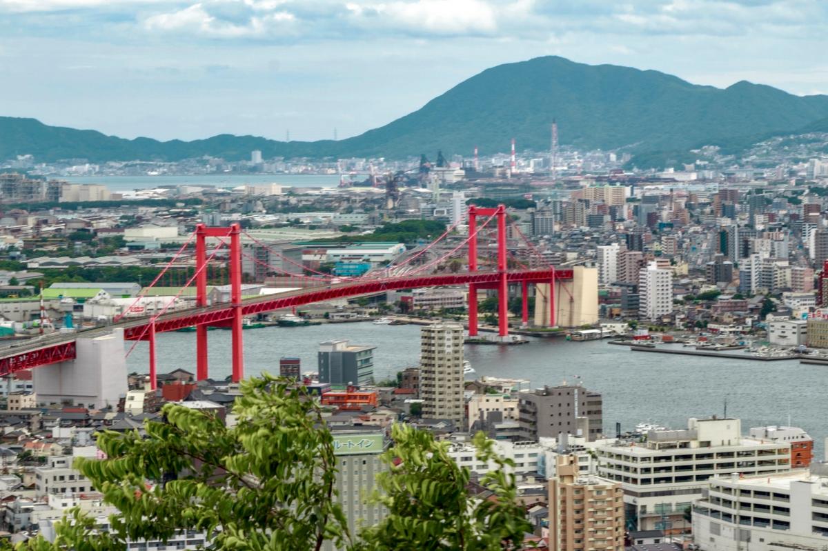 高塔山から見た若戸大橋