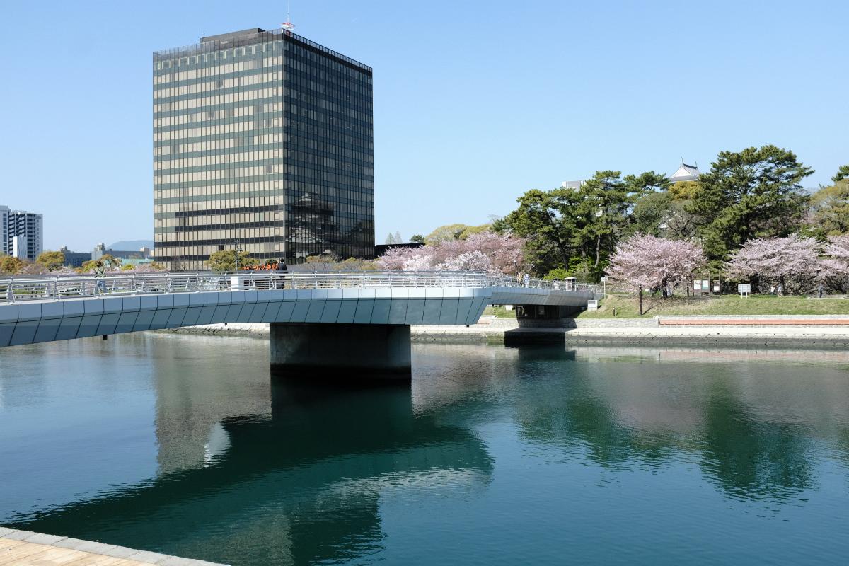 川面に映つる景色