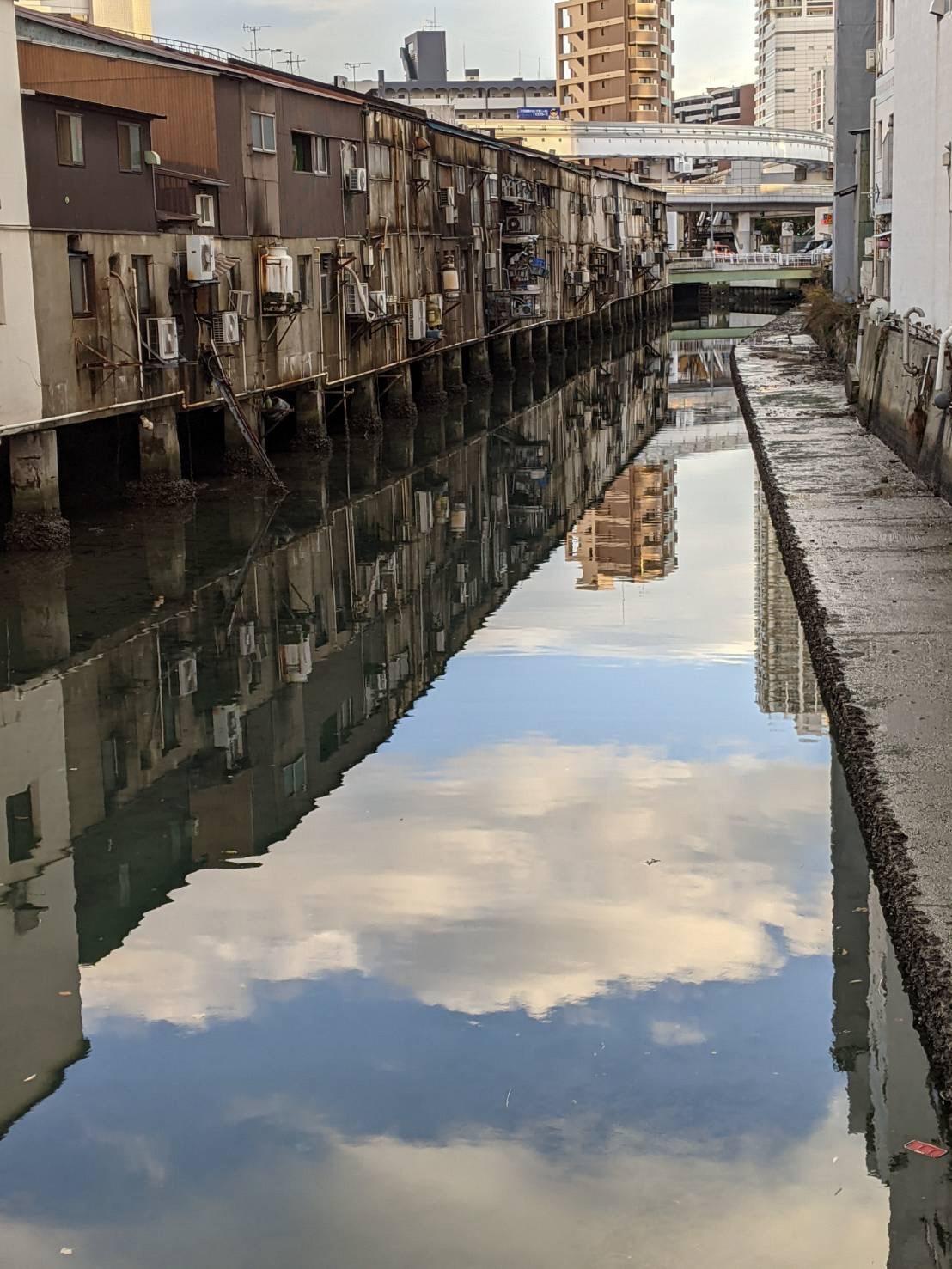 町の谷、夢の街へ雲キララ