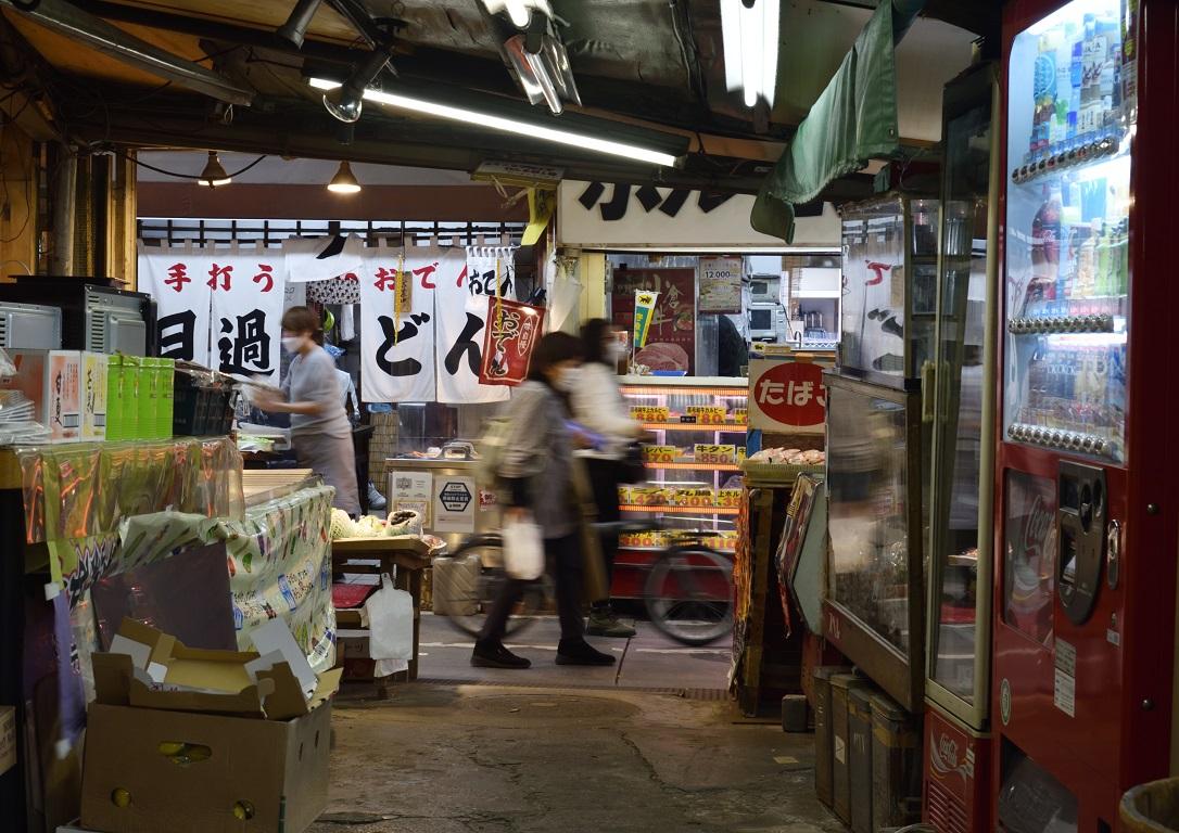 旦過市場メインの通り