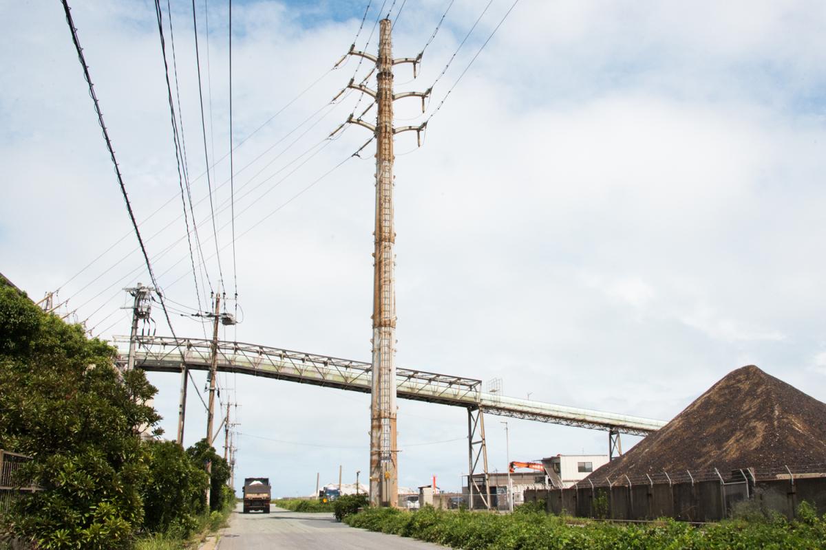 八角形モノポール型送電鉄塔　若松区