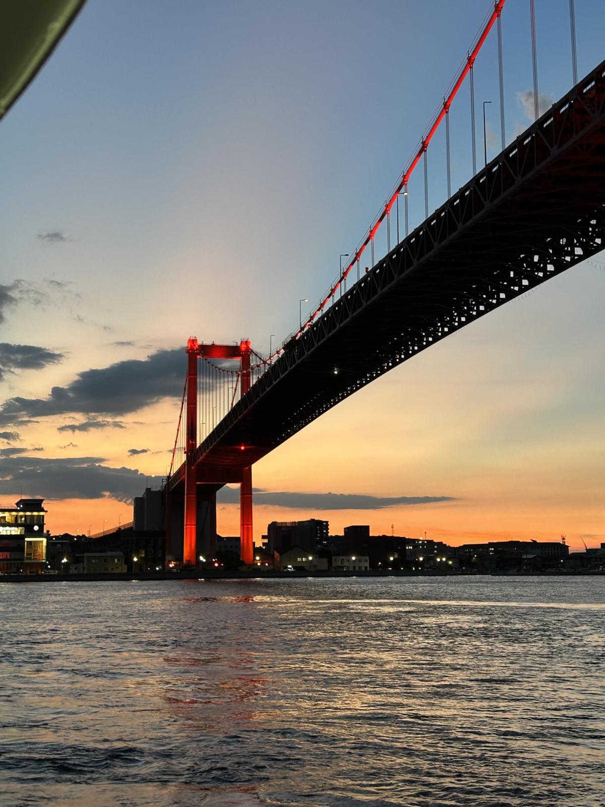 夕暮れの若戸大橋