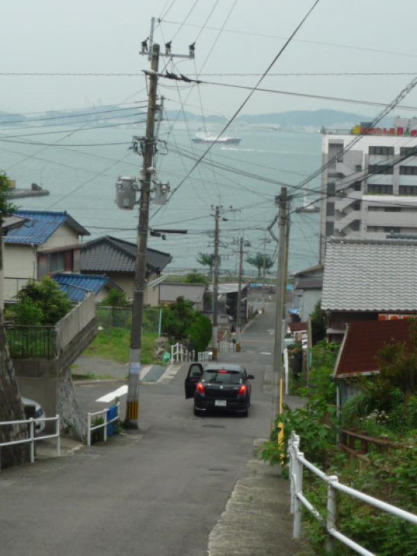 海と船が見える坂道・階段－その1（旧門司）