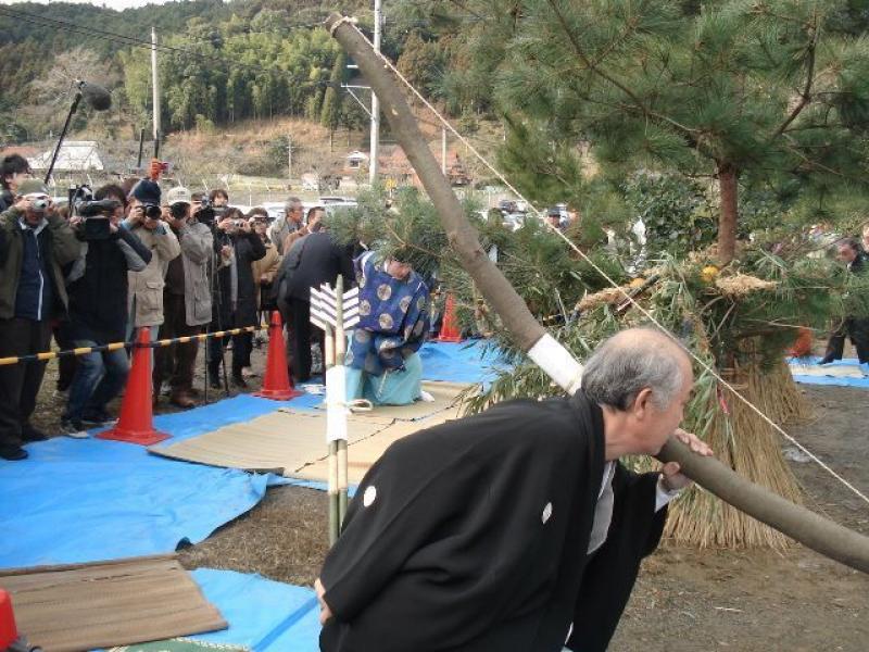 奇祭　尻振り祭り