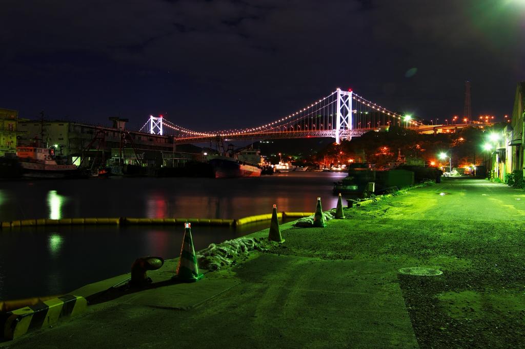 静かな関門橋